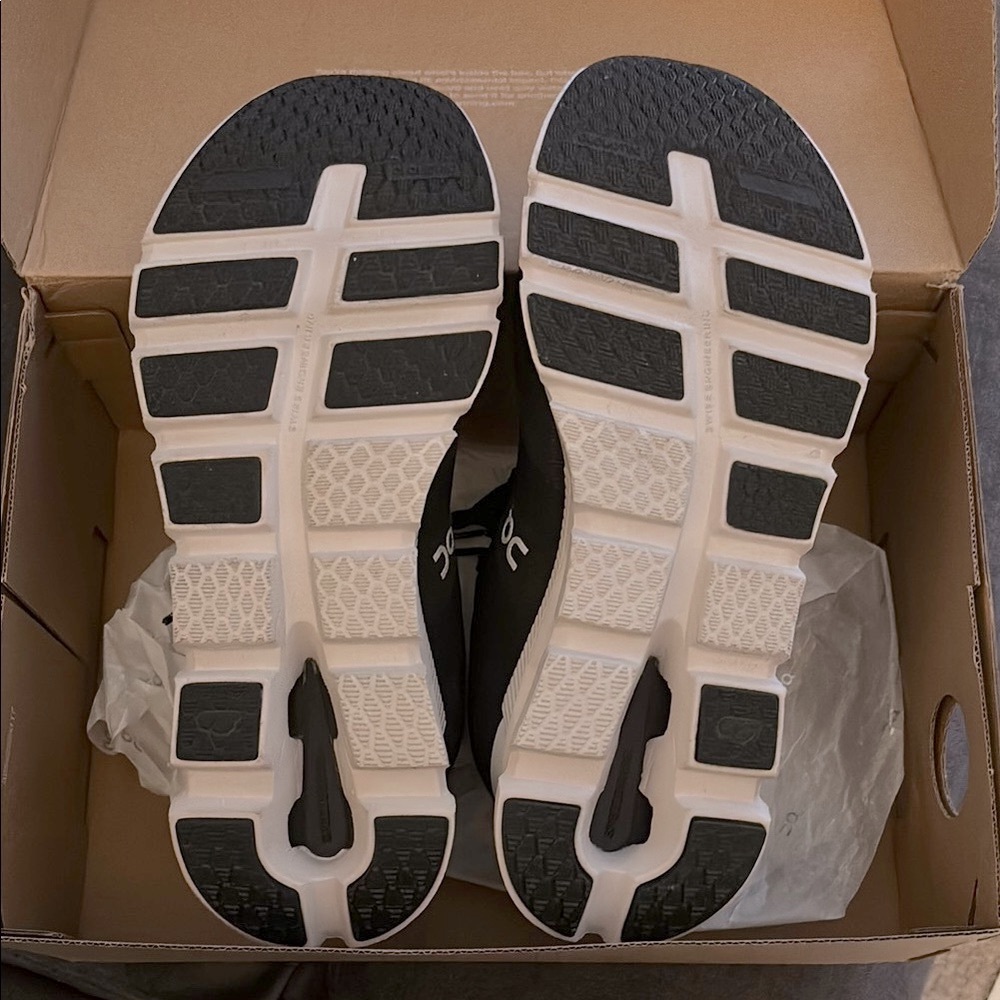 On Running Men's Cloudrunner Wide - Picture 4 of 5